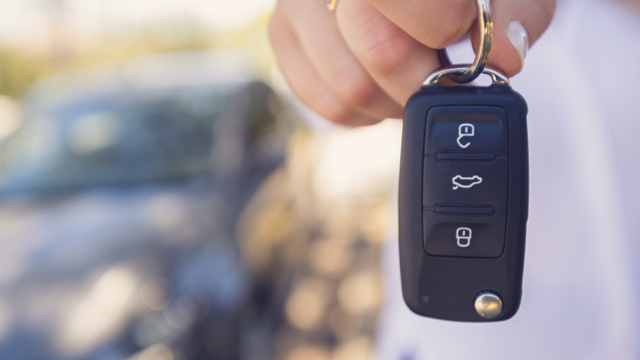 Person holding a car key